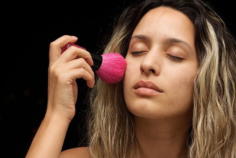 women-makeup-2322876__340